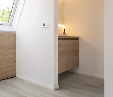 VV441 01201 ROOM