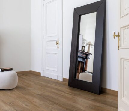 VV667 10123 ROOM
