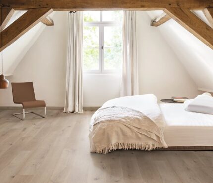 VV670 10111 ROOM