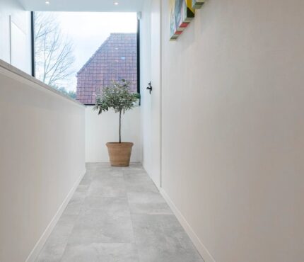 VV671 10150 ROOM