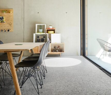 VV687 10320 ROOM