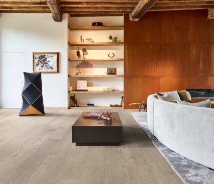 VV809 02553 ROOM