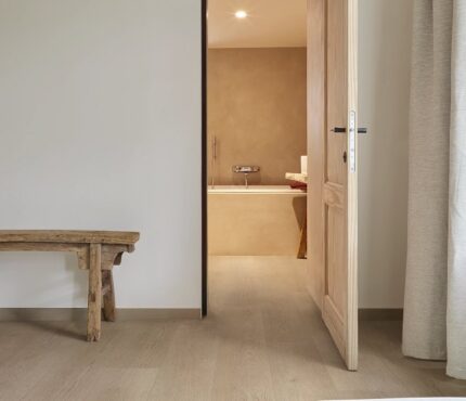 VV827 02756 ROOM
