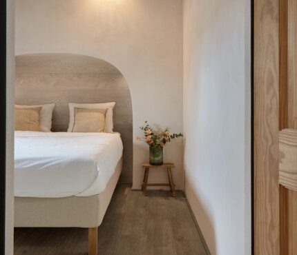 VV827 02887 ROOM
