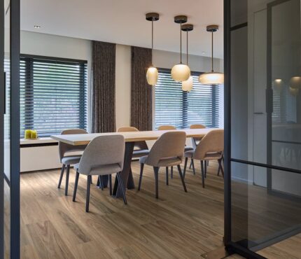 VV827 03084 ROOM
