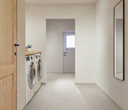 VV837 03392 ROOM 1