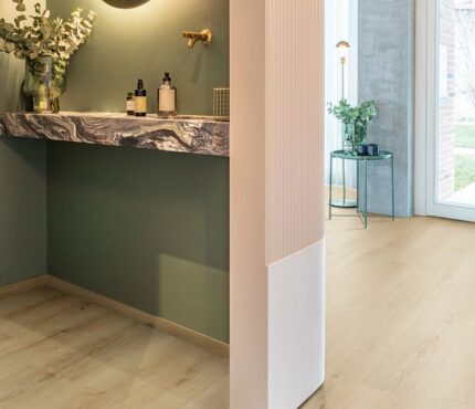 VV838 03914 ROOM